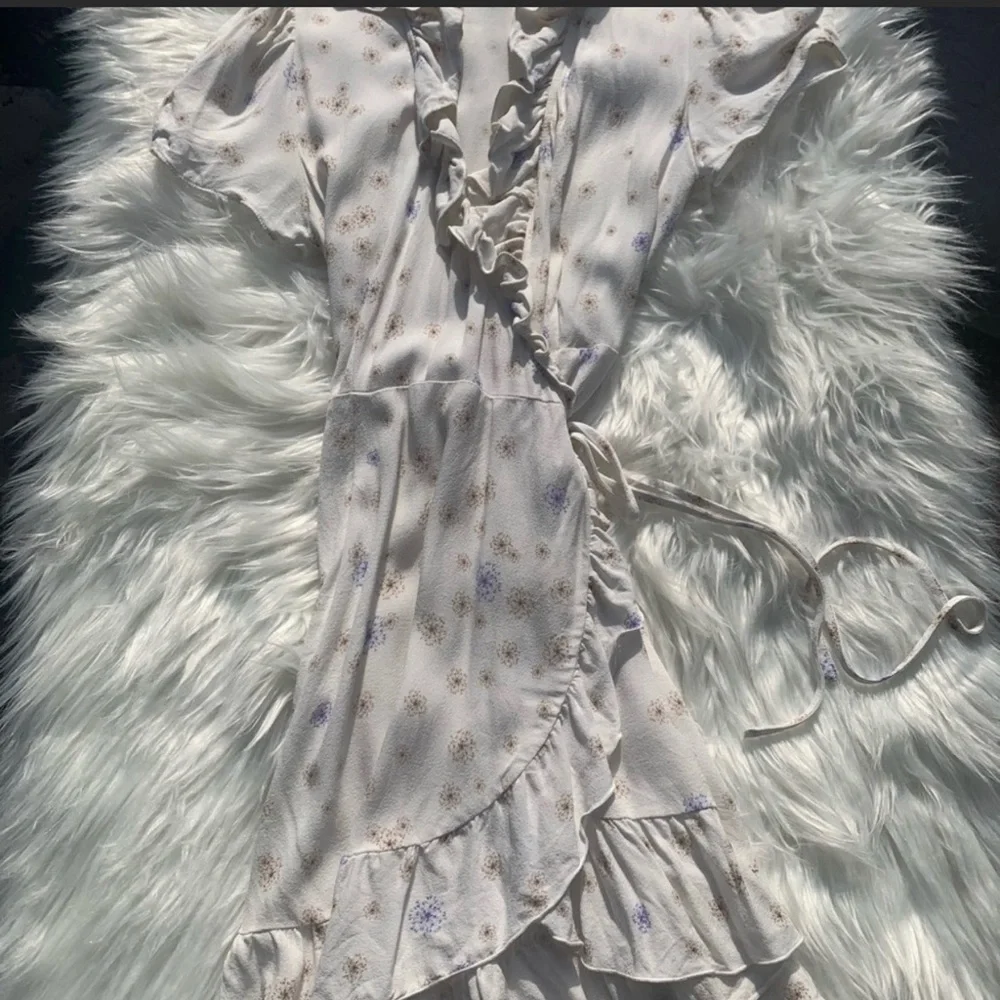 Aritzia Sunday Best Wrap Dress - Picture 8 of 11